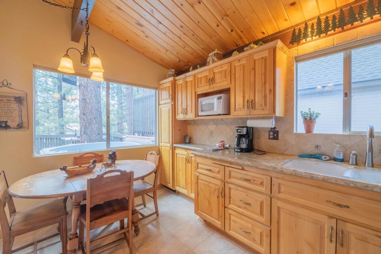 Moonridge Manor - Very Lovely Cabin In A Quiet Neighborhood With An Amazing Hot Tub! Villa Big Bear Lake Exterior foto