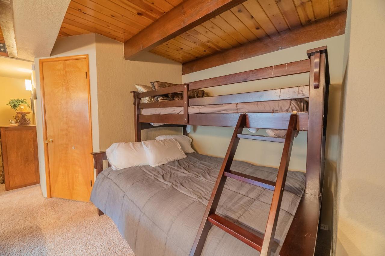 Moonridge Manor - Very Lovely Cabin In A Quiet Neighborhood With An Amazing Hot Tub! Villa Big Bear Lake Exterior foto